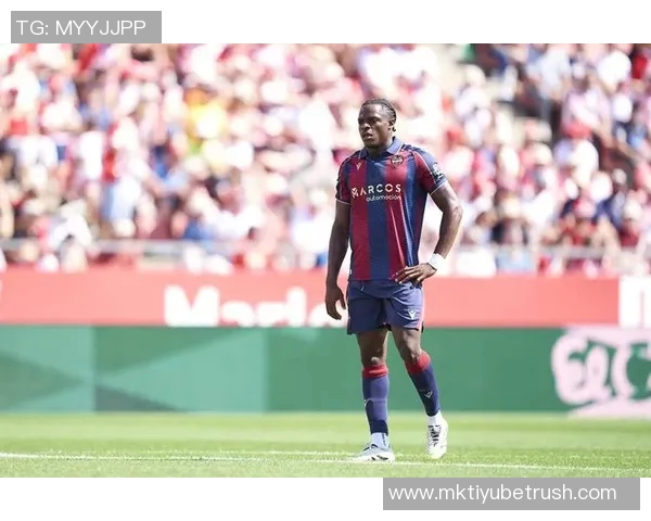 巴萨瞄准23岁前锋阿斯拉尼本赛季表现出色身价800万欧 巴萨瞄准23岁前锋阿斯拉尼本赛季表现出色身价800万欧