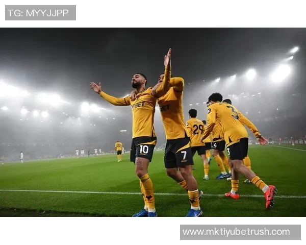 镜报曝B费因不满比赛踹门事件险致曼联放弃签约计划 镜报曝B费因不满比赛踹门事件险致曼联放弃签约计划