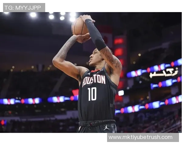 小贾巴里季前赛表现抢眼场均135分45板命中率超五成