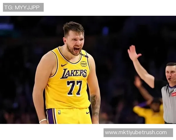 湖人揭幕战球员评分揭晓东契奇独领风骚新援艾顿惨遭D级评价