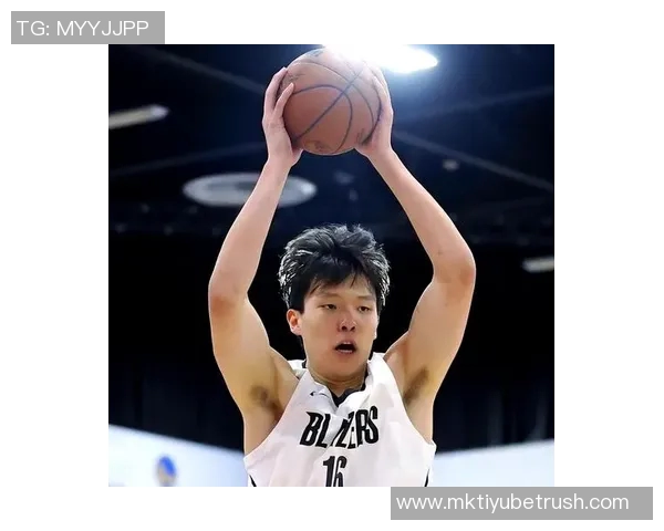 夏普与杨瀚森在首周训练营展现卓越表现引发广泛关注与期待